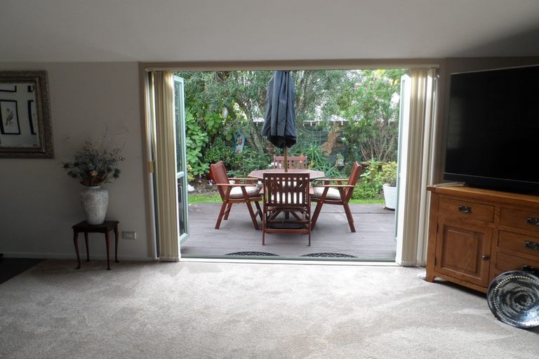Photo of property in 2/14 Knott Road, Stanmore Bay, Whangaparaoa, 0932