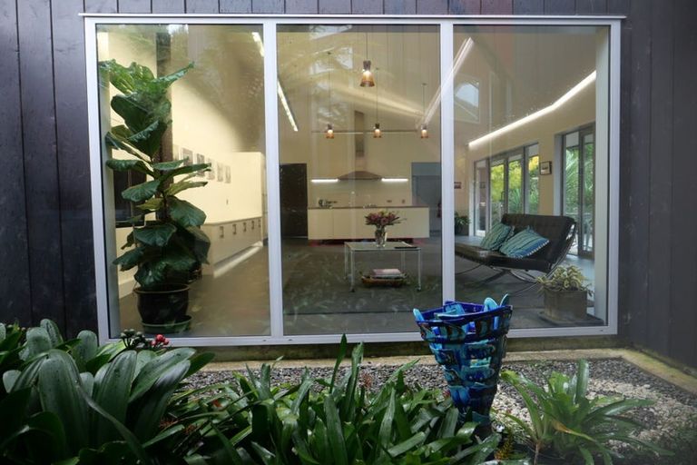 Photo of property in 118 Ngarara Road, Waikanae, 5036