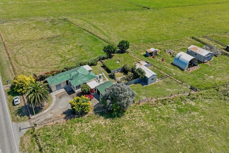 Photo of property in 22 Foxton Beach Road, Foxton, 4891