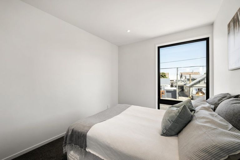Photo of property in 96 Apu Crescent, Lyall Bay, Wellington, 6022