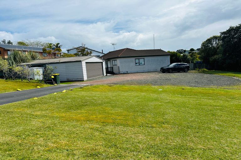 Photo of property in 1008c East Coast Road, Fairview Heights, Auckland, 0630