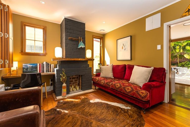 Photo of property in 404 Montreal Street, Christchurch Central, Christchurch, 8013