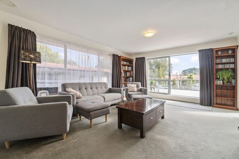 Photo of property in 132 Colwill Road, Massey, Auckland, 0614