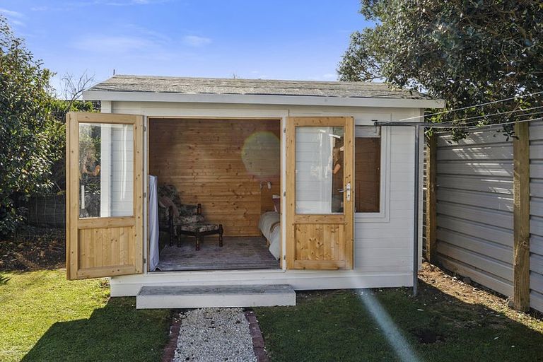 Photo of property in 15b Atiawa Street, Glen Avon, New Plymouth, 4312