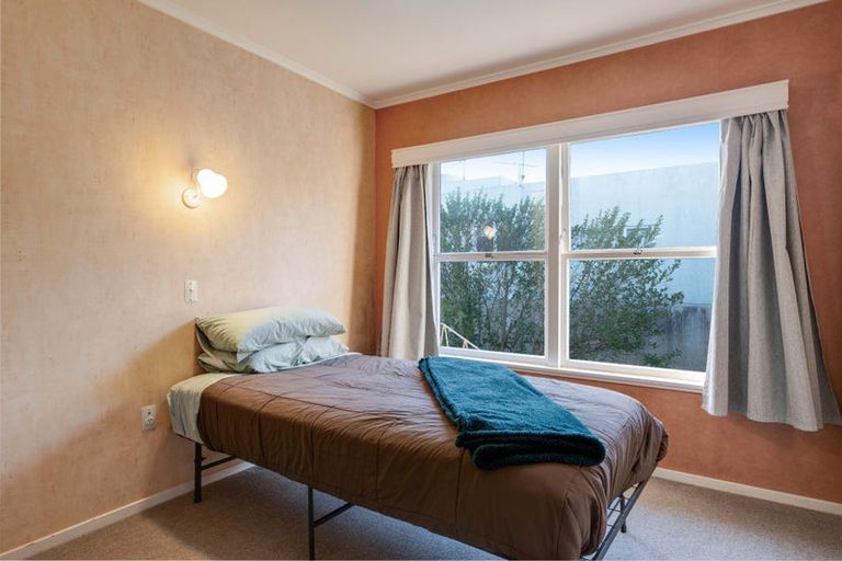 Photo of property in 1/229 Glenfield Road, Hillcrest, Auckland, 0627