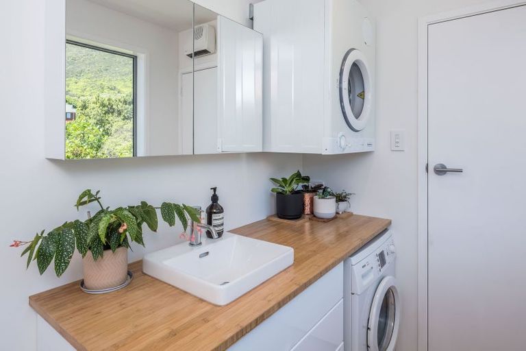 Photo of property in 1/20 Doris Gordon Crescent, Crofton Downs, Wellington, 6035