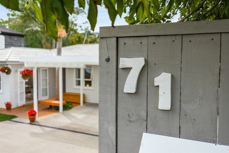 Photo of property in 2/71 Saddleback Rise, Murrays Bay, Auckland, 0630