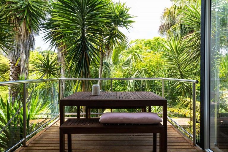 Photo of property in 50a Colonial Road, Birkenhead, Auckland, 0626