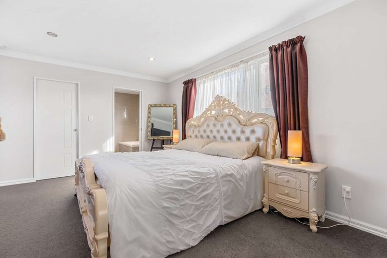 Photo of property in 32a Colwill Road, Massey, Auckland, 0614