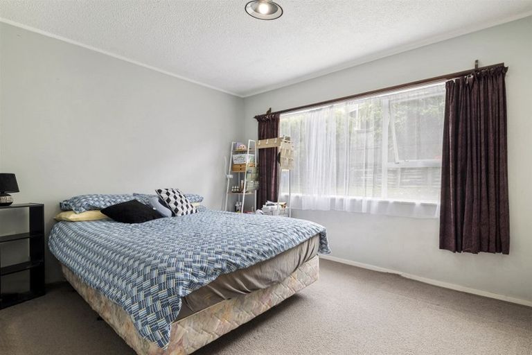 Photo of property in 1/10 Halder Place, Torbay, Auckland, 0632