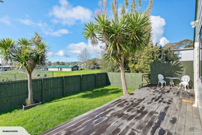 Photo of property in 106 Seymour Road, Sunnyvale, Auckland, 0612