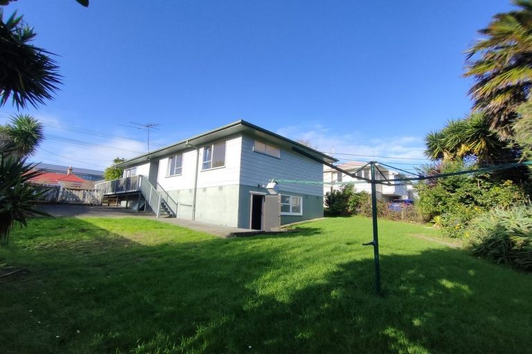 Photo of property in 104 Stanley Road, Glenfield, Auckland, 0629