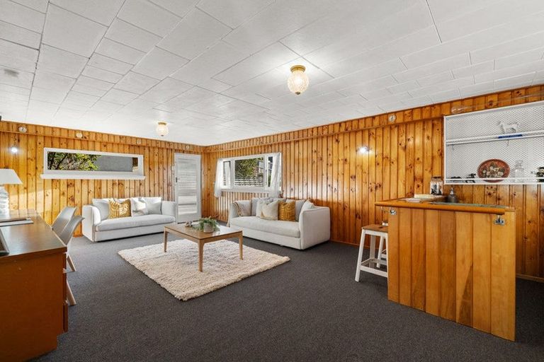 Photo of property in 96 Moncks Spur Road, Redcliffs, Christchurch, 8081