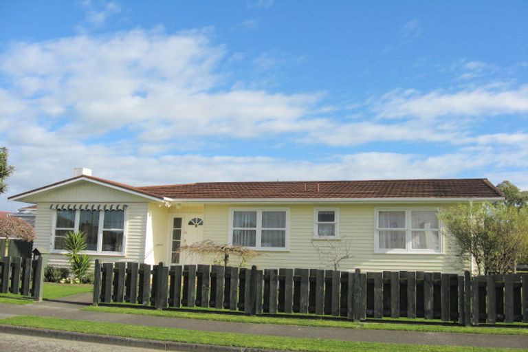 Photo of property in 2 Grey Street, Levin, 5510