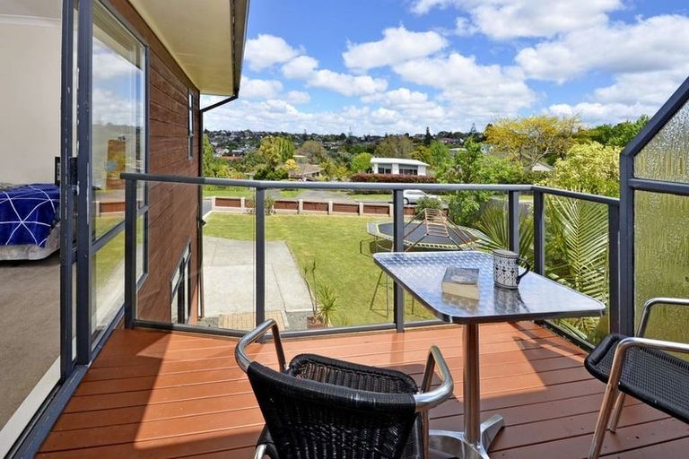 Photo of property in 20 Geoffrey Road, Torbay, Auckland, 0630