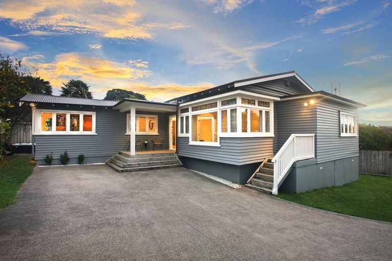 Photo of property in 48 Sunnynook Road, Sunnynook, Auckland, 0620