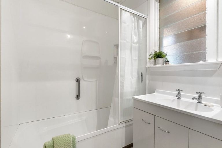 Photo of property in 169 Karori Road, Karori, Wellington, 6012
