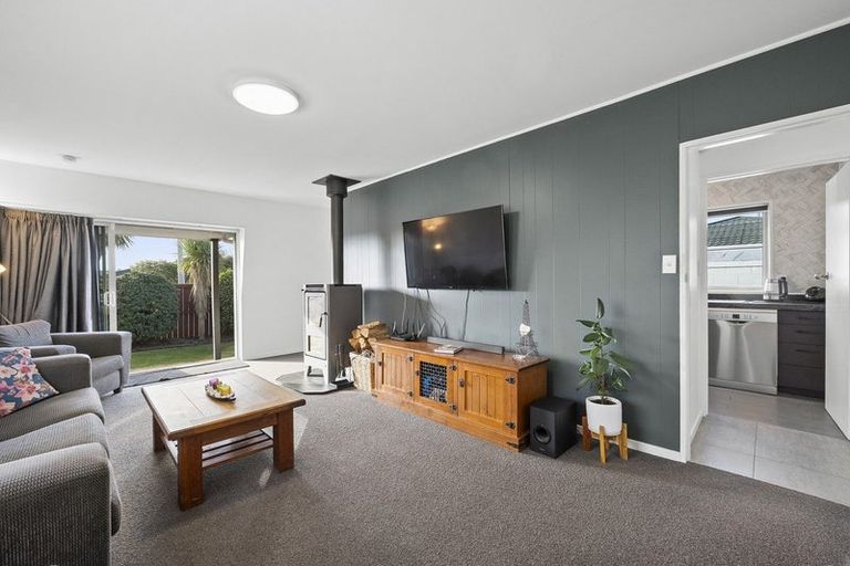 Photo of property in 5 Queenspark Drive, Parklands, Christchurch, 8083