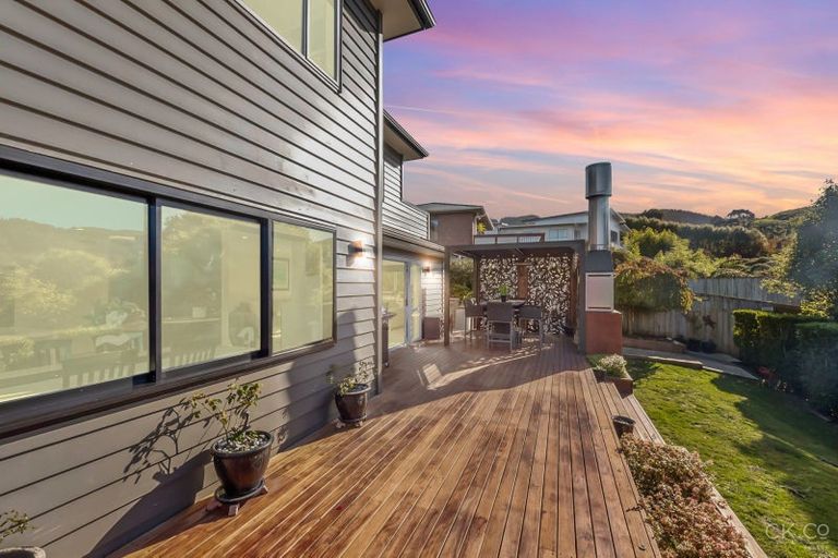 Photo of property in 15 Frankie Stevens Place, Riverstone Terraces, Upper Hutt, 5018