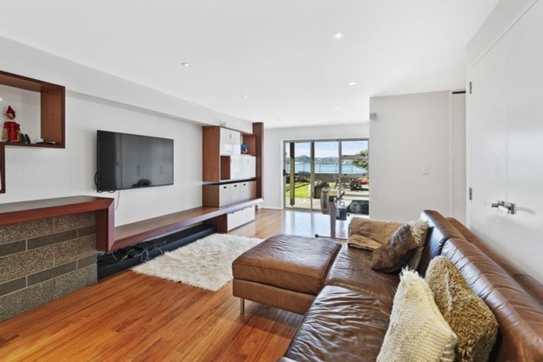 Photo of property in 273 Queens Drive, Lyall Bay, Wellington, 6022