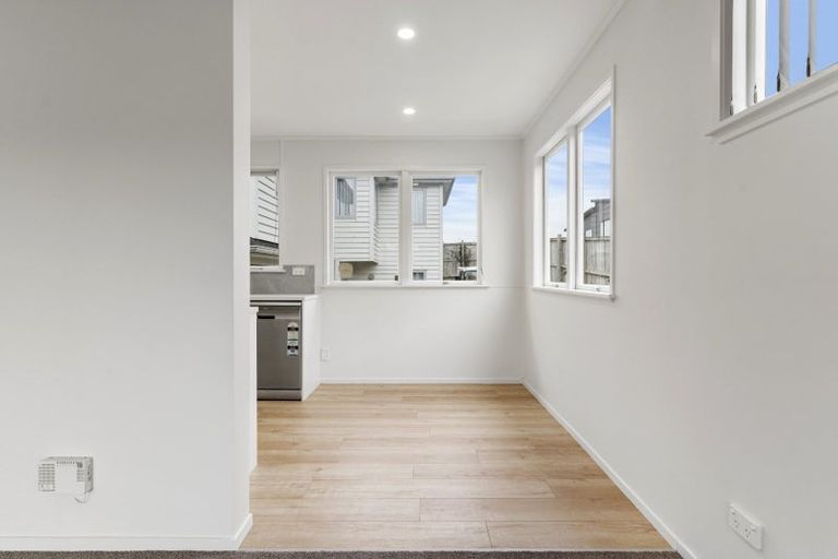 Photo of property in 19 Minaret Drive, Bucklands Beach, Auckland, 2014