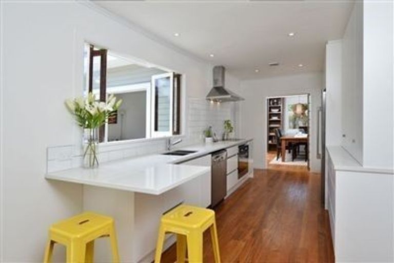 Photo of property in 19 Brook Street, Milford, Auckland, 0620