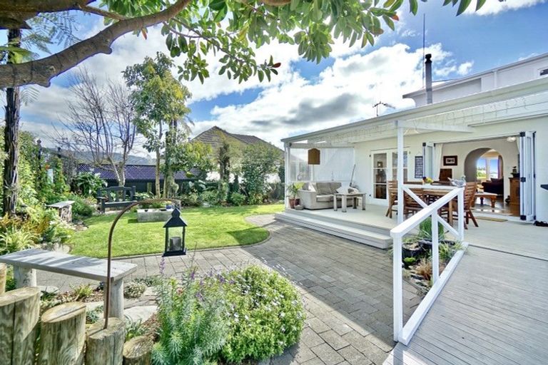 Photo of property in 30 Queen Street, Te Puke, 3119