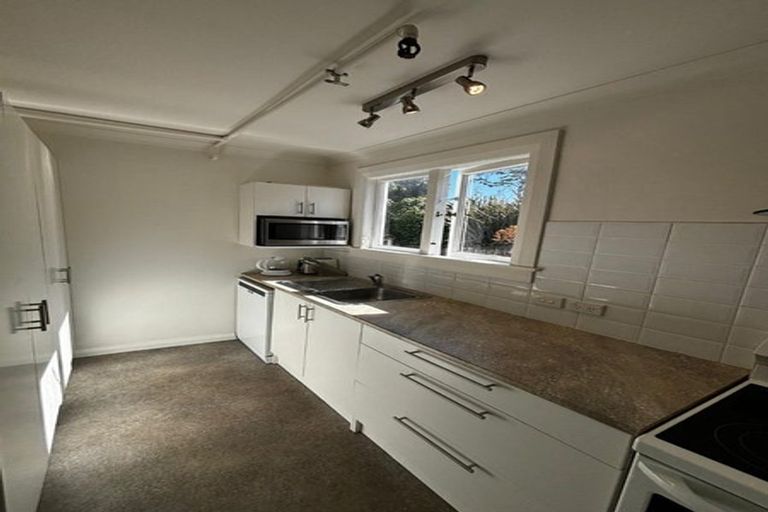 Photo of property in 5 Gilbert Street, New Plymouth, 4310