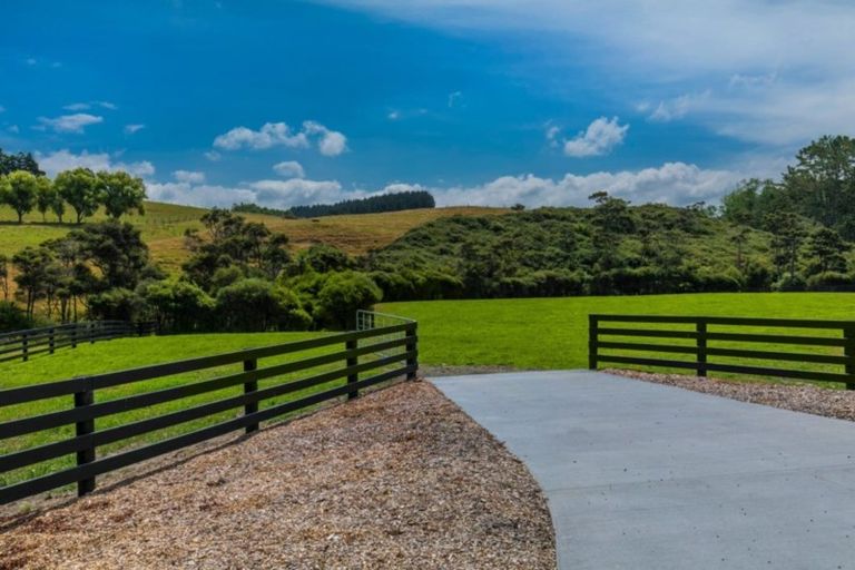 Photo of property in 728 Peak Road, Helensville, 0875