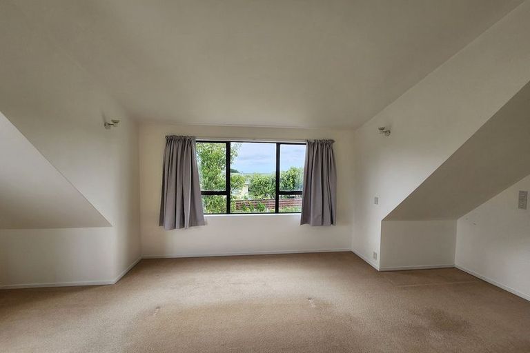 Photo of property in 1 Lindis Close, Kelson, Lower Hutt, 5010