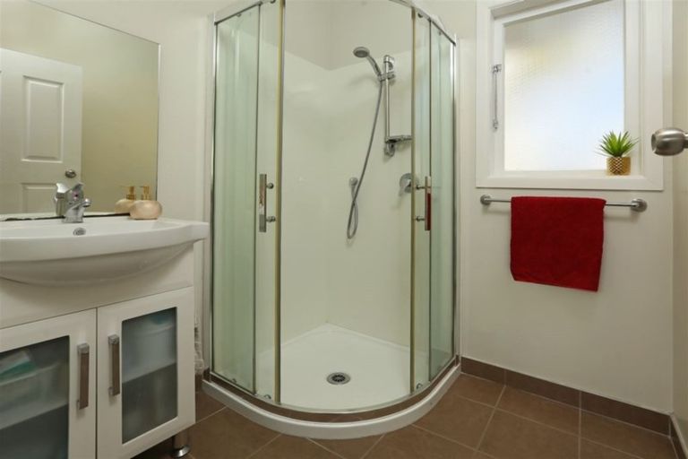 Photo of property in 64b Colwill Road, Massey, Auckland, 0614