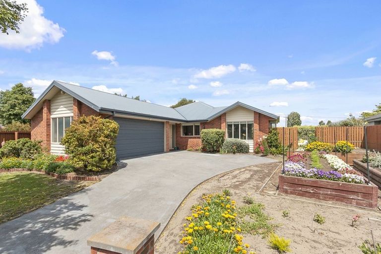 Photo of property in 27 Mataroa Place, Parklands, Christchurch, 8083