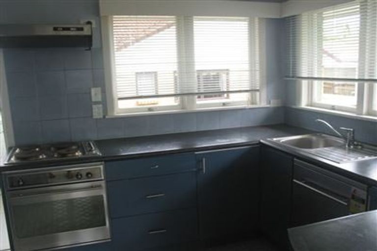 Photo of property in 2/59 Shakespeare Road, Milford, Auckland, 0620