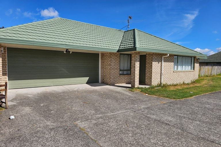 Photo of property in 70a Manuroa Road, Takanini, 2112