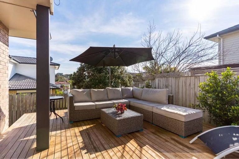 Photo of property in 68 Claverdon Drive, Massey, Auckland, 0614