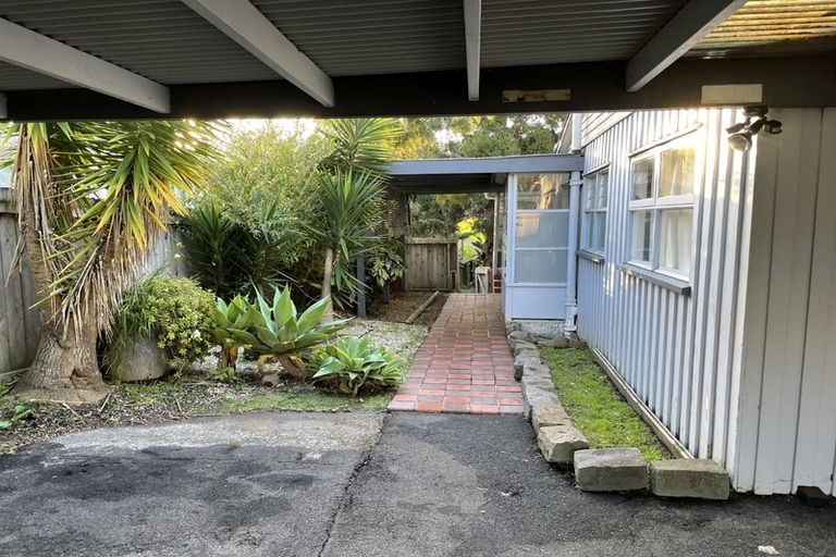 Photo of property in 19 Golf Road, New Lynn, Auckland, 0600