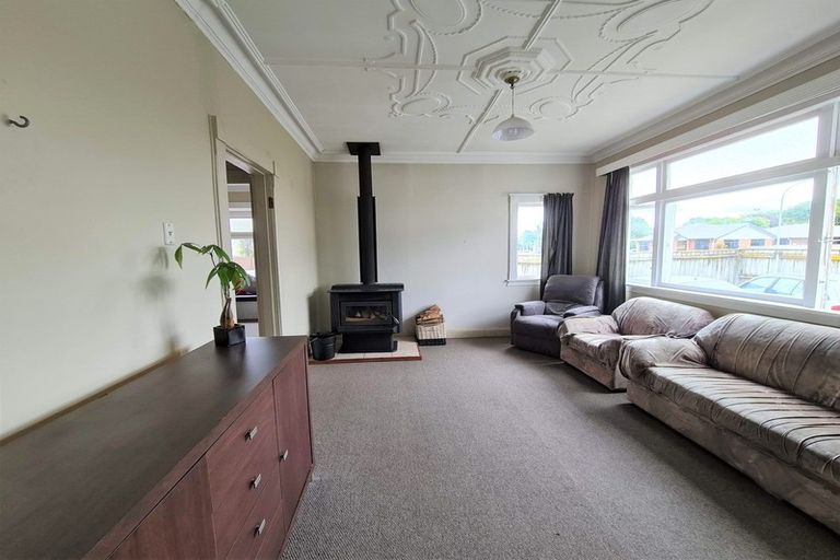 Photo of property in 42 Chelwood Street, Takaro, Palmerston North, 4412