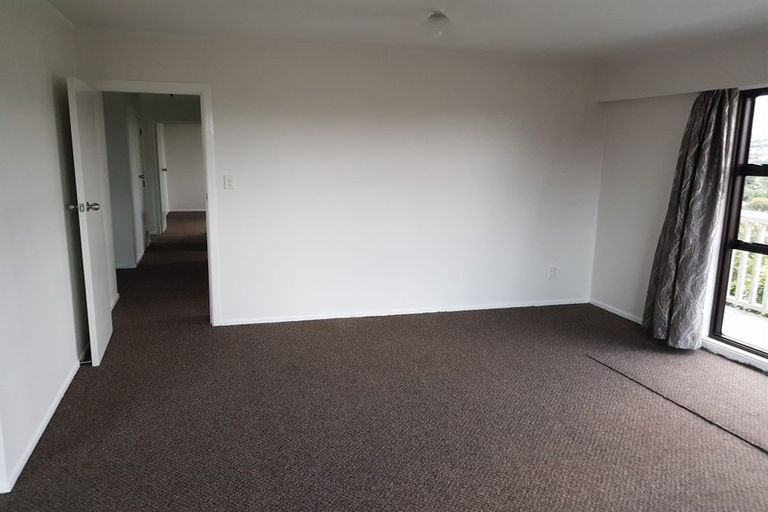 Photo of property in 28-28b Jane Grove, Paparangi, Wellington, 6037