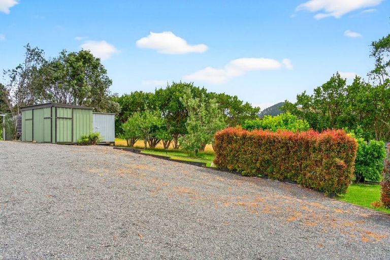 Photo of property in 1014 South Head Road, South Head, Helensville, 0874