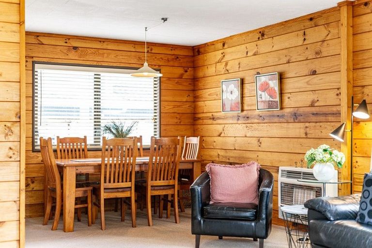 Photo of property in 17 Forest Road, Pinehaven, Upper Hutt, 5019