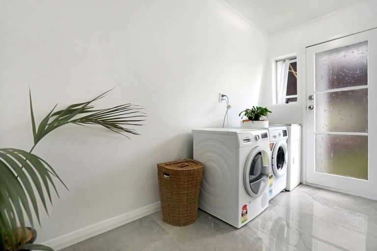 Photo of property in 22 Fernleigh Avenue, Waiuku, 2123