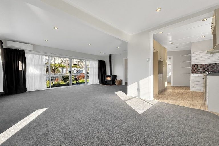 Photo of property in 14 Barclay Street, Newlands, Wellington, 6037