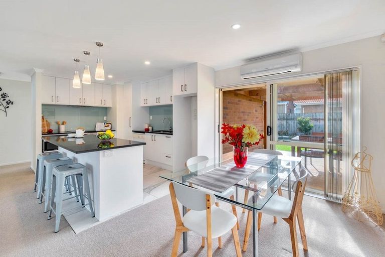 Photo of property in 27 Gendo Avenue, Henderson, Auckland, 0612