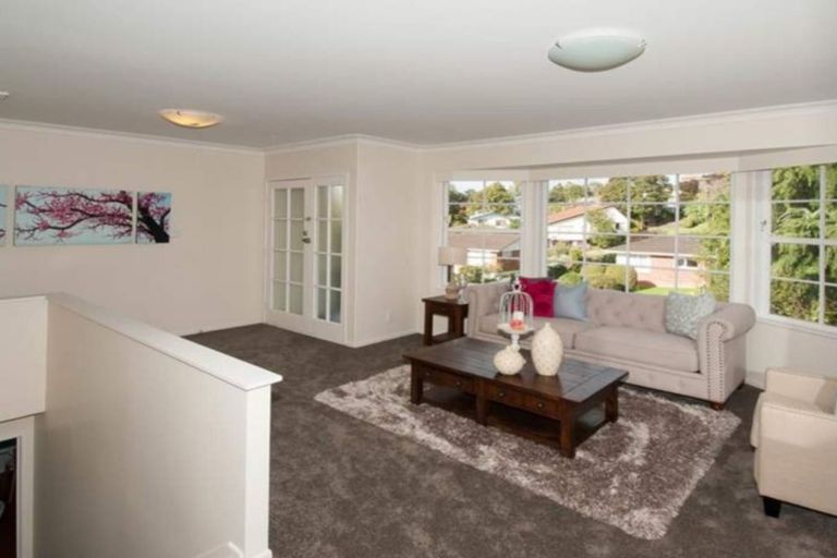 Photo of property in 14 Sovereign Place, Glenfield, Auckland, 0629