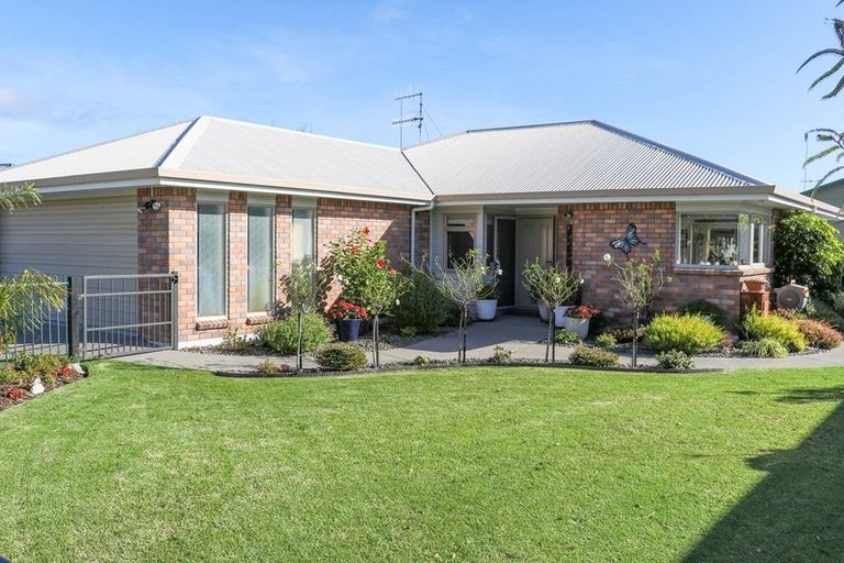 Photo of property in 19 Edgewater Grove, Whakatane, 3120