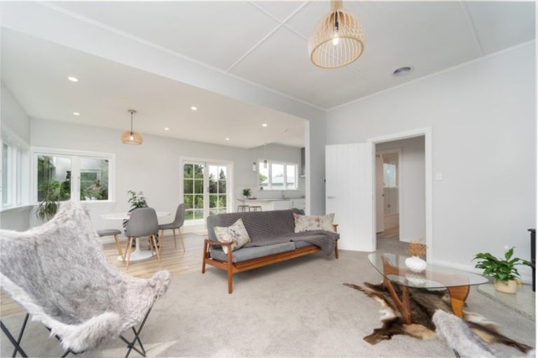 Photo of property in 19 Humphries Street, Greytown, 5712