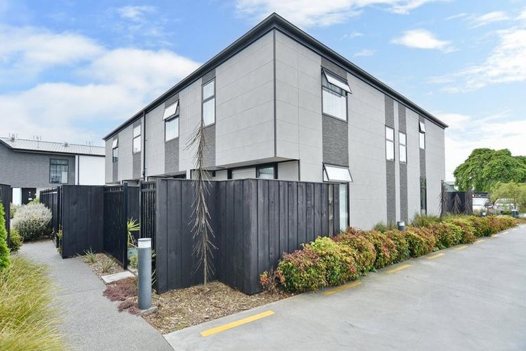 Photo of property in 8/10 New Brighton Road, Shirley, Christchurch, 8061