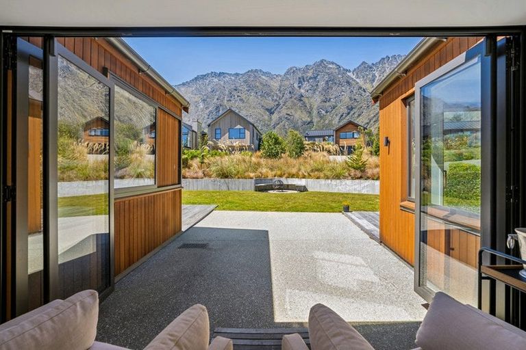 Photo of property in 19 Hackett Road, Jacks Point, Queenstown, 9371