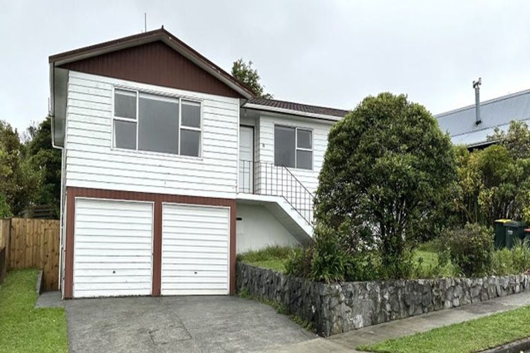Photo of property in 18 Oakleigh Street, Maungaraki, Lower Hutt, 5010