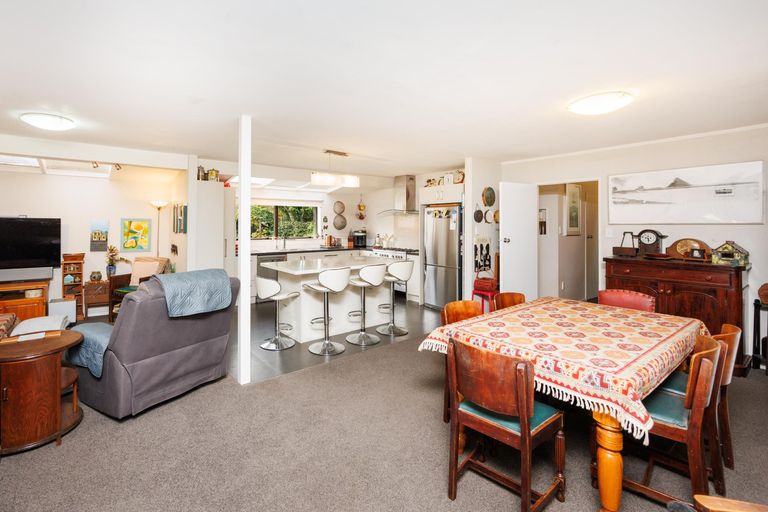 Photo of property in 570 Featherston Street, Roslyn, Palmerston North, 4414